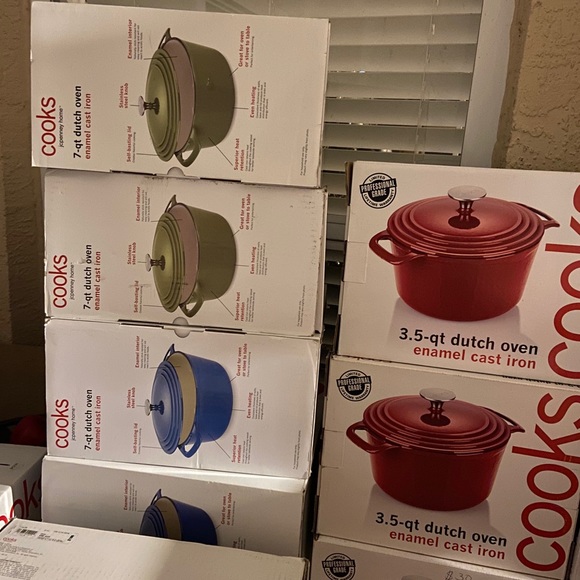 Dutch oven - Picture 1 of 2